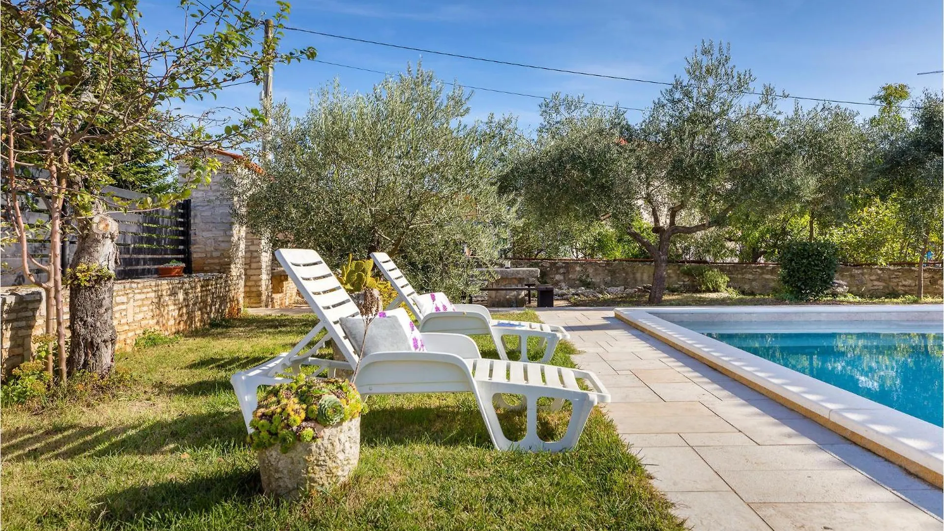 Awesome Home In Gajana With Wifi 0*,  Croatia